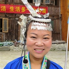 Ma'an Dong village - tour group guide